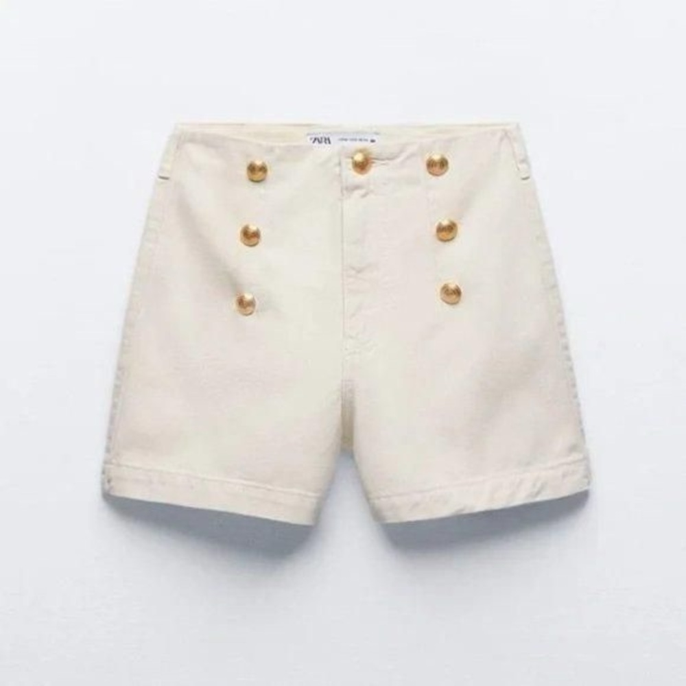 ZARA WHITE DENIM SHORTS WITH GOLD BUTTON DETAILS-Size 6 -NWT